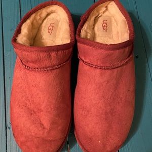 UGG’s Slip on